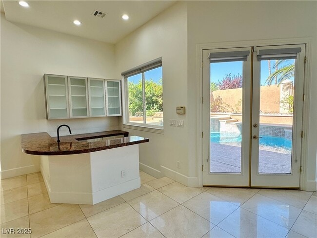 property at 2025 Grouse St