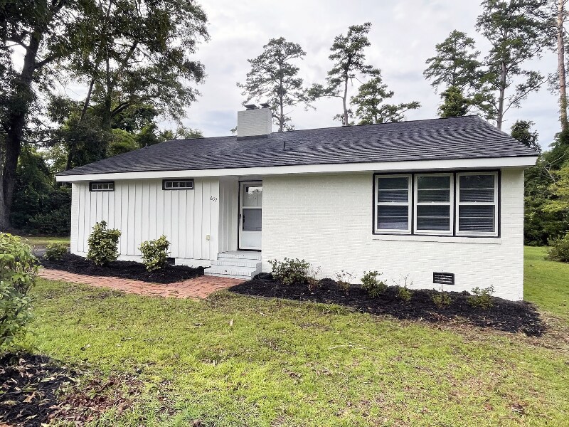 657 Wildwood Rd in Whiteville, NC - Building Photo