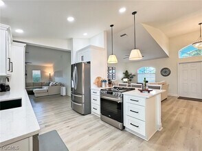 1325 NE 5th Pl in Cape Coral, FL - Building Photo - Building Photo