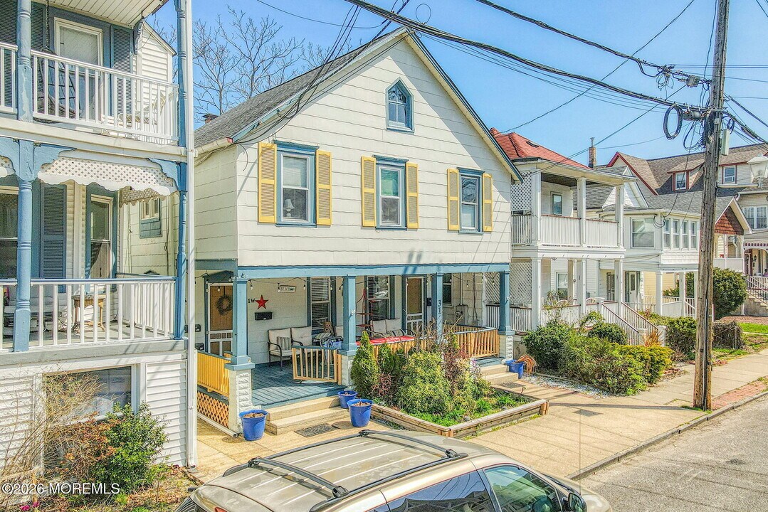 31 Atlantic Ave in Ocean Grove, NJ - Building Photo
