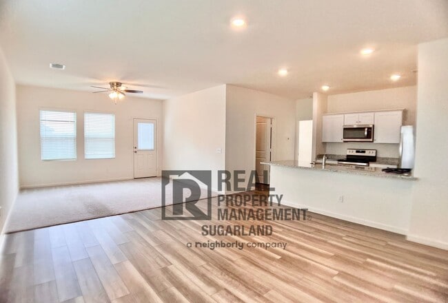 6330 Highland Bnd Dr in Richmond, TX - Building Photo - Building Photo