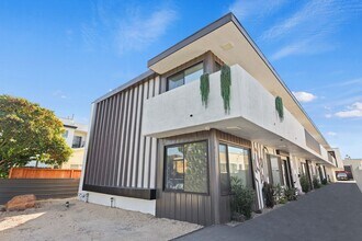 955 N. Oxford Ave. in Los Angeles, CA - Foto de edificio - Building Photo