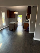 821 Everett Springs Rd in Calhoun, GA - Foto de edificio - Building Photo