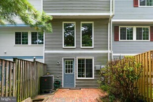 1627 Purple Sage Dr in Reston, VA - Building Photo
