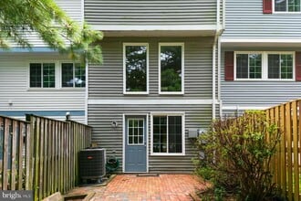 1627 Purple Sage Dr in Reston, VA - Building Photo - Building Photo
