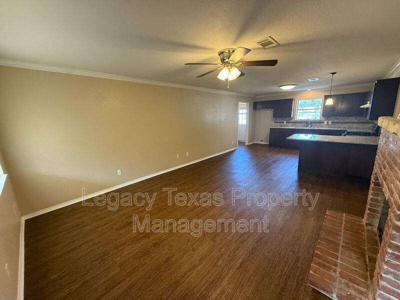 101 Donna St in Alvarado, TX - Building Photo