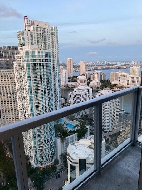 1060 Brickell Ave, Unit 4001 in Miami, FL - Building Photo - Building Photo