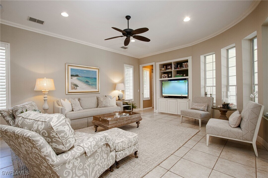 476 1st Ave N in Naples, FL - Foto de edificio