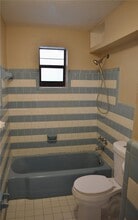 1622 NW 65th St in Miami, FL - Building Photo - Building Photo