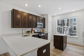 406 Red Oak Cir in Volo, IL - Building Photo - Building Photo