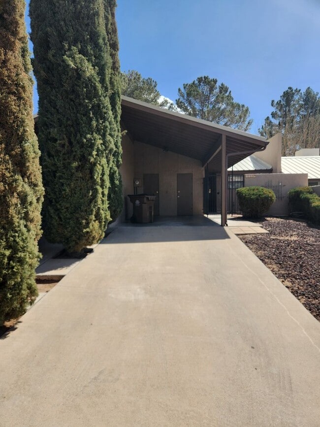 3224 Hillrise Dr in Las Cruces, NM - Building Photo - Building Photo