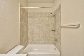 103 Sunrise Haven Dr in Montgomery, TX - Foto de edificio - Building Photo