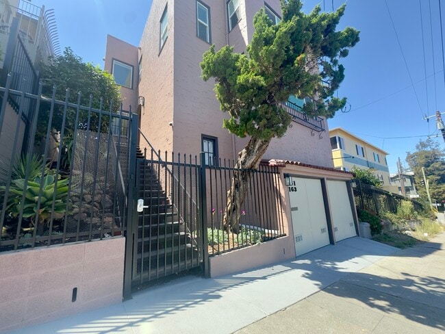 161 Perry Pl