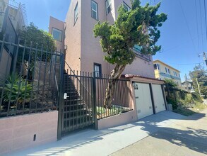 161 Perry Pl in Oakland, CA - Foto de edificio - Building Photo