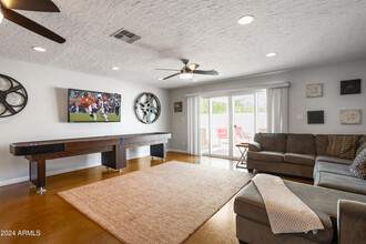 7702 E Verde Ln in Scottsdale, AZ - Foto de edificio - Building Photo