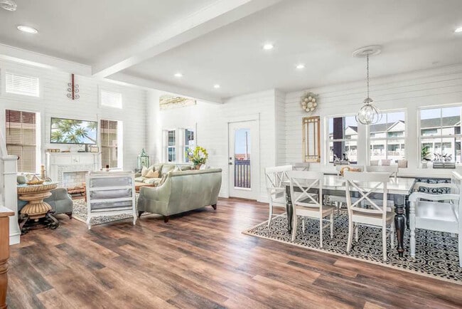 property at 707 Parkplace