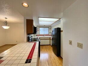 510 N Hayden Bay Dr in Portland, OR - Building Photo - Building Photo