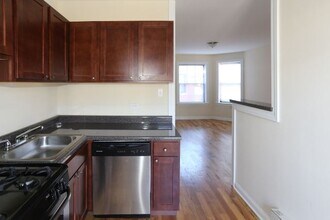 4329 N Wolcott Ave, Unit B4 in Chicago, IL - Building Photo - Building Photo