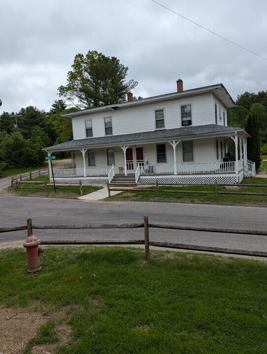 9-16 Village St in Willington, CT - Foto de edificio