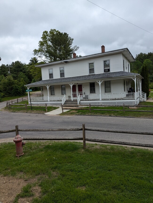 9-16 Village St