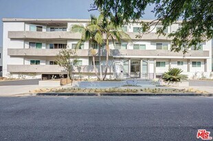 449 Le Doux Rd in Los Angeles, CA - Building Photo