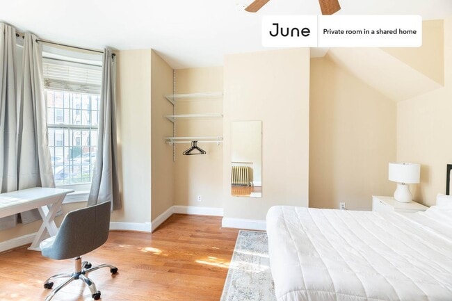 Private bedroom in 8 bed/3.5 bath Home in Washington, DC - Building Photo - Building Photo