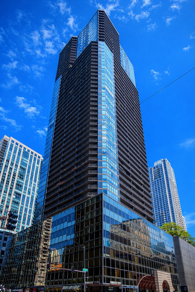 10 E Ontario St, Unit 07 in Chicago, IL - Building Photo - Building Photo
