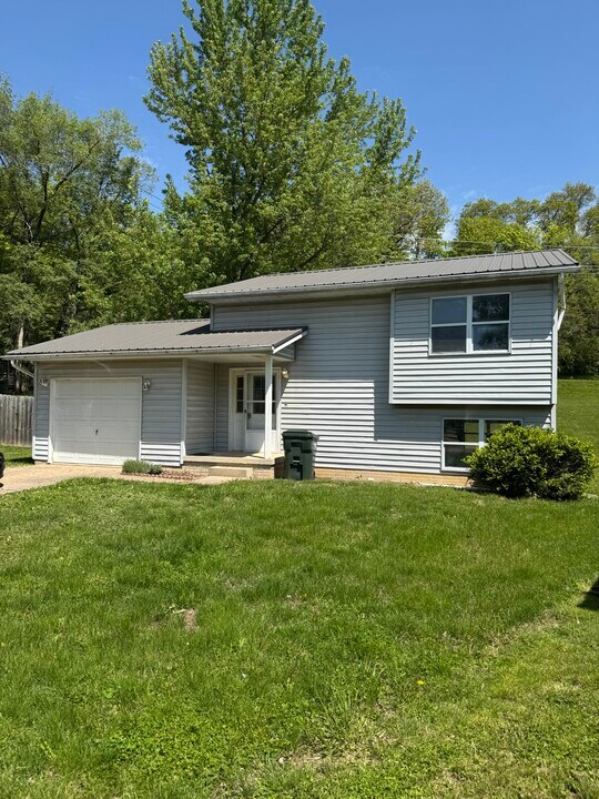 170 Vica Ln in Fort Madison, IA - Building Photo