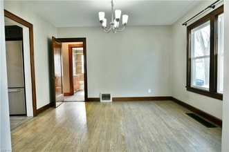 223-225-225 E Liberty St, Unit 223 in Girard, OH - Foto de edificio - Building Photo