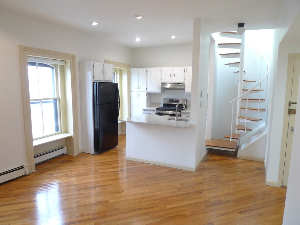 143 Sussex St, Unit Apt. #4 in Jersey City, NJ - Foto de edificio