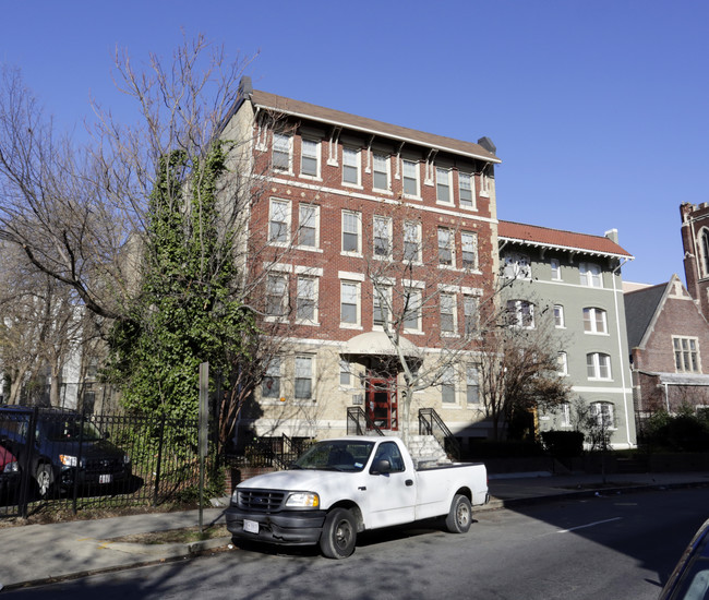 1475 Columbia Rd NW in Washington, DC - Foto de edificio - Building Photo