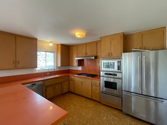 property at 1827 Oak Tree Dr