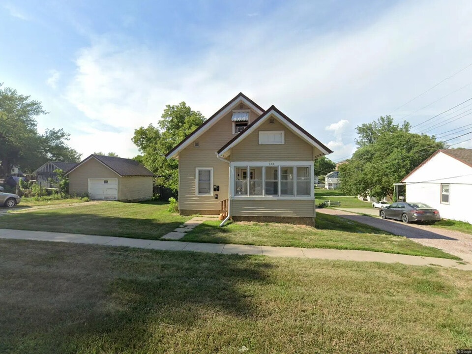 308 E 9th St, Unit 308 12 E 9th St in Wayne, NE - Foto de edificio