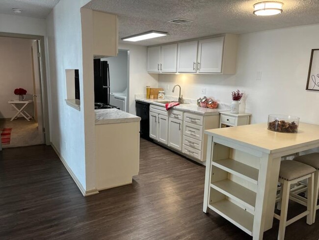 Quail Hollow Apartments in Broken Arrow, OK - Building Photo - Building Photo