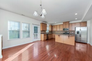 212 N Commerce St in Aurora, IL - Building Photo - Building Photo