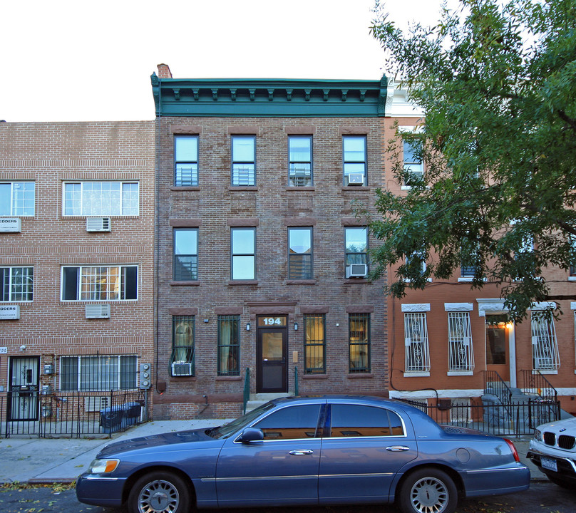 194 Eldert St in Brooklyn, NY - Foto de edificio