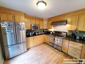 15 White Pl in Brookline, MA - Building Photo