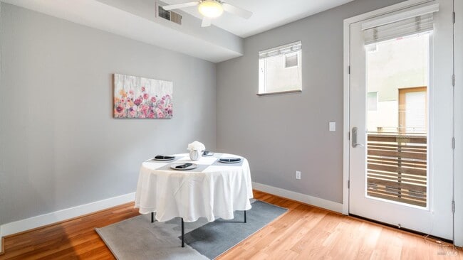 336 City Center Dr in Rohnert Park, CA - Building Photo - Building Photo