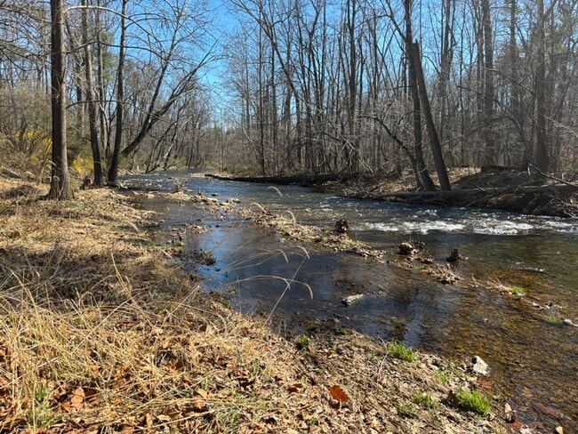 52 Eds Park Dr in Hinton, VA - Building Photo - Building Photo