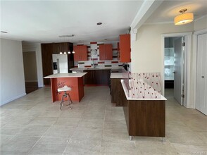 2 Broadway Ave-Unit -3 in New York, NY - Building Photo - Building Photo