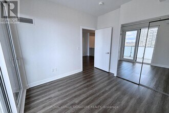 4130 Parkside Village Dr in Mississauga, ON - Building Photo - Building Photo