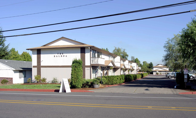 Greenfield Apartments in Milwaukie, OR - Building Photo - Building Photo