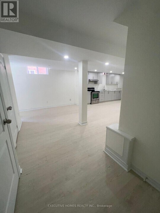 3074 Dalehurst Dr in Mississauga, ON - Building Photo