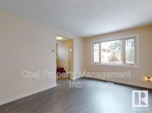 4 C Callingwood Ct NW in Edmonton, AB - Building Photo - Building Photo