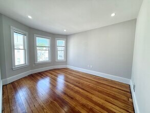 71 Saxton St, Unit 3 in Boston, MA - Building Photo - Building Photo