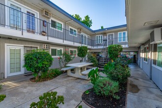 Claremont Manor Apartments in Stockton, CA - Building Photo - Primary Photo