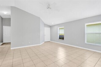 11732 Crest Creek Dr in Riverview, FL - Building Photo - Building Photo