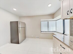 4963 Preswick Ct in Marietta, GA - Foto de edificio - Building Photo