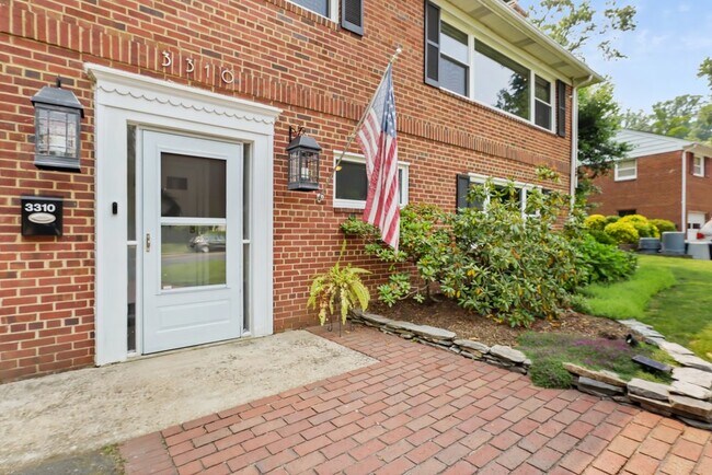 3310 Graham Rd in Falls Church, VA - Building Photo - Building Photo