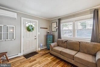 916 Cedar St in Bristol, PA - Building Photo - Building Photo